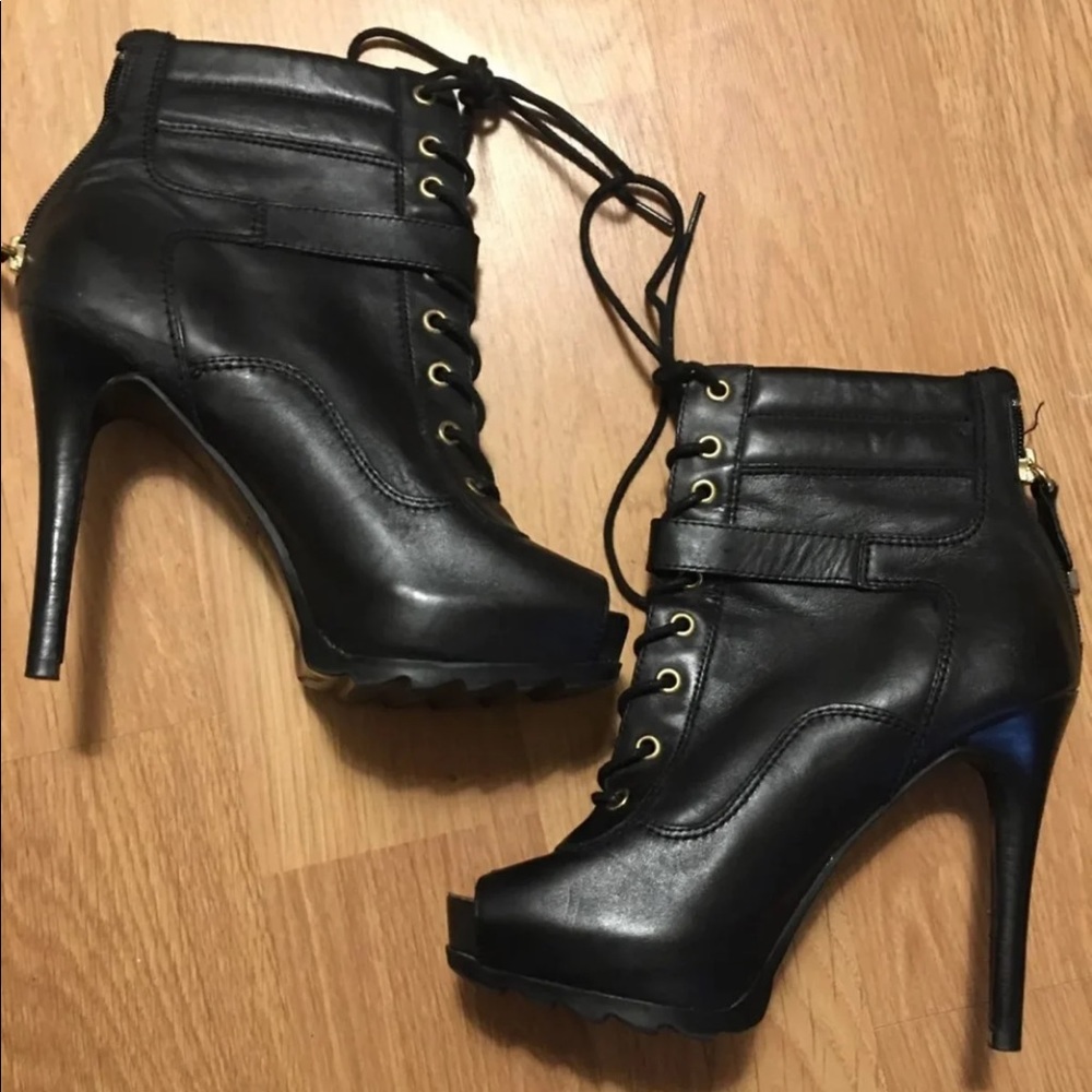 BLACK LEATHER GUESS BOOTS HEELS 6